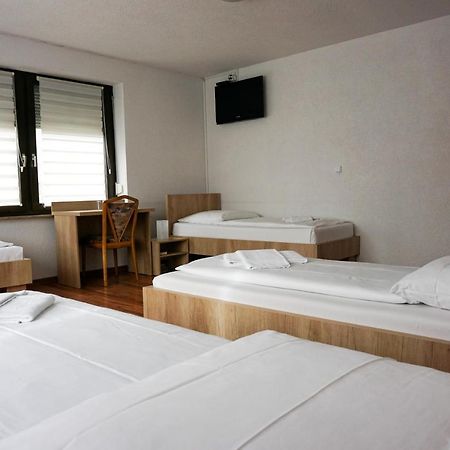 Hotel Kreuz Schwaebisch Gmuend Exterior foto